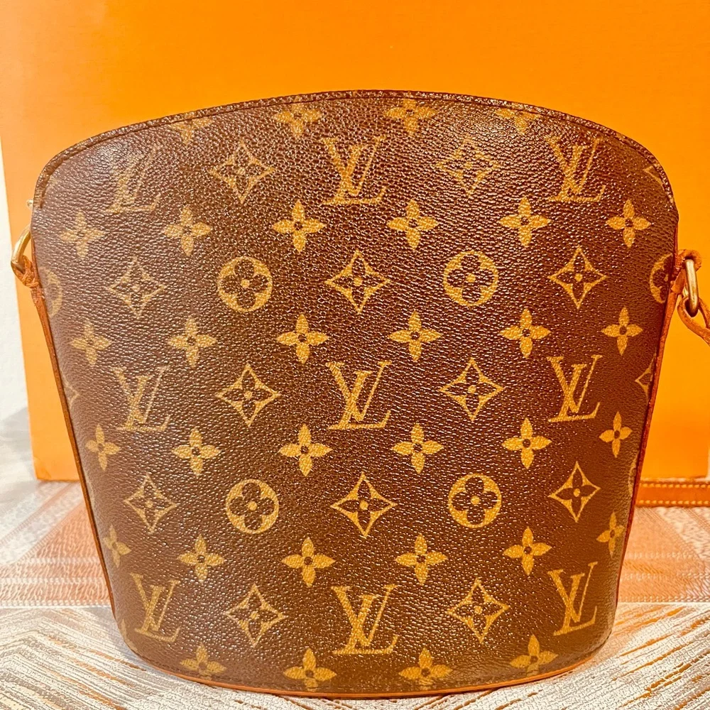 Louis Vuitton Brown Monogram Shoulder Bag - Picture 4 of 16
